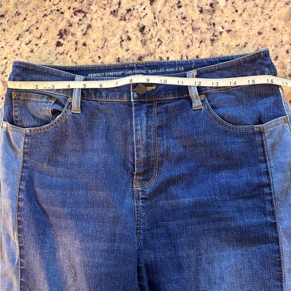 Chico’s sz 1.5 stretch girlfriend ankle slim leg jeans 8 10 frayed two toned EUC - Picture 3 of 9